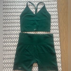 Dark green set active set